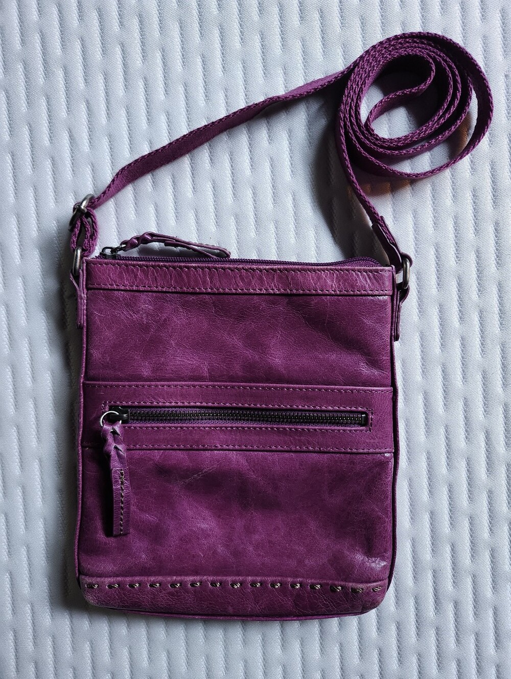 The Sak Leather Women's Purple Magenta Crossbody Bag Shoulder Purse